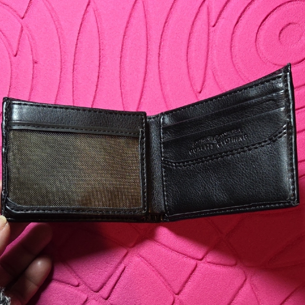 Levi's Classic Black Leather Wallet - Picture 2 of 4